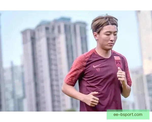 中国男足海口训练营开启体能强化周 主帅强调提升反击速度 中国男足海口训练营开启体能强化周 主帅强调提升反击速度